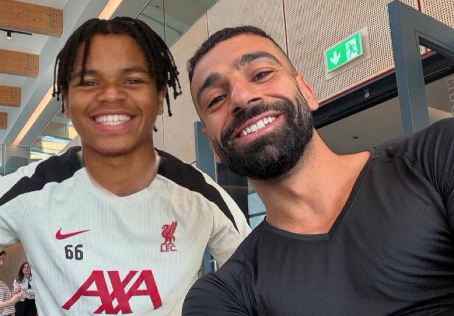 利物浦16岁新星获赞，萨拉赫劝其谦逊、避免社交媒体