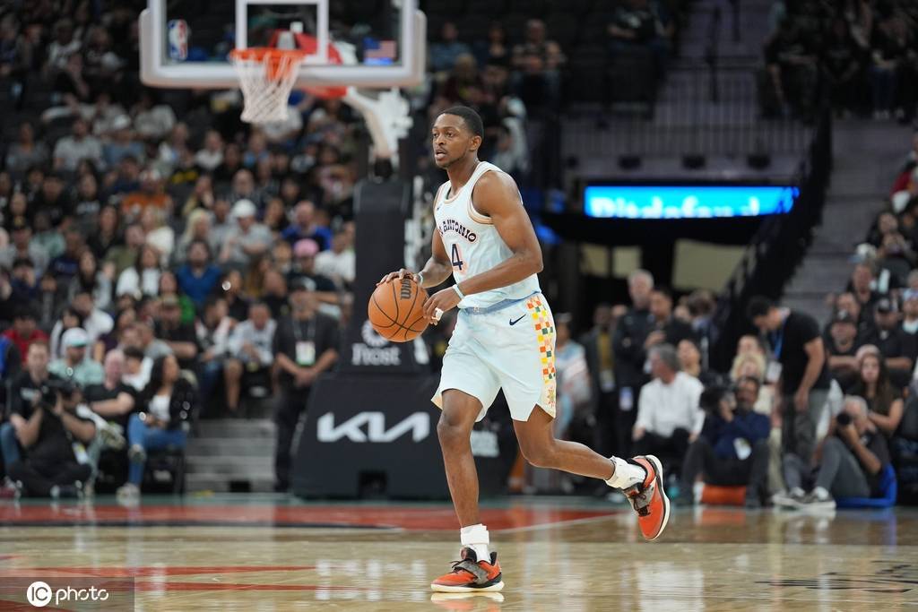 福克斯遭遇腿筋伤势 将缺席新赛季首周比赛